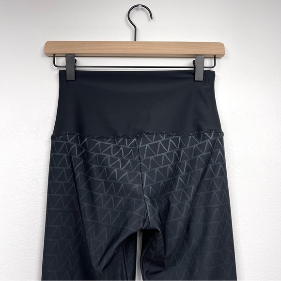 Onzie Las Lunas High Waisted Leggings Black Cream Moon Phases - Picture 10 of 13